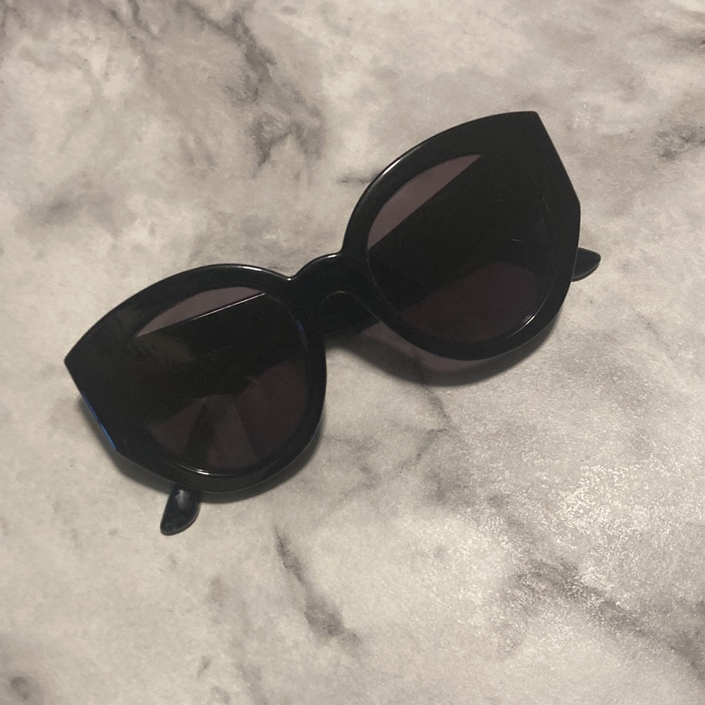 Betsy Johnson - Picture 4 of 16